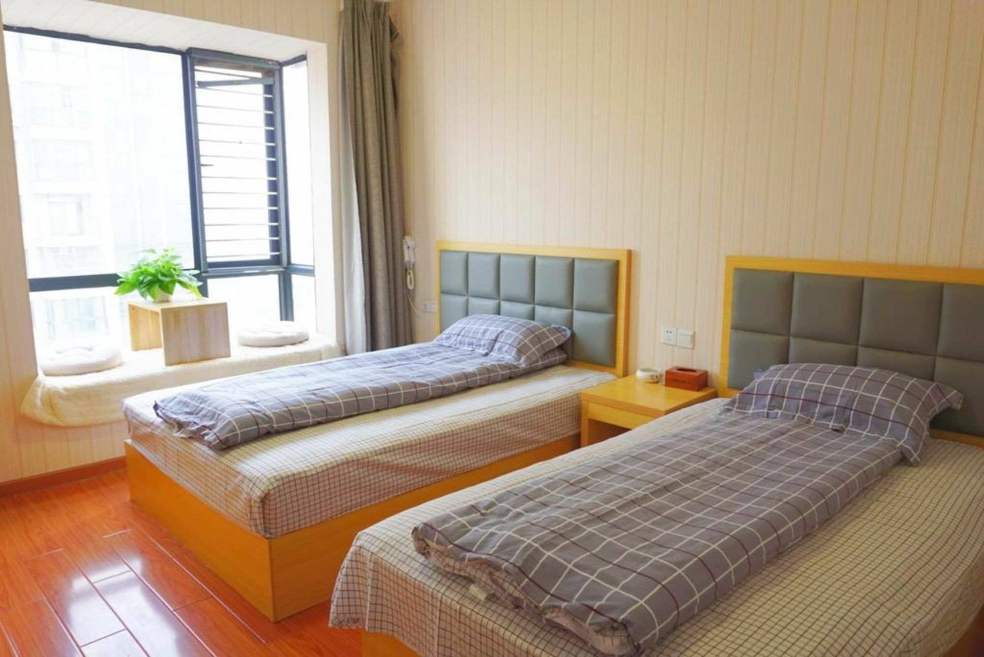 Huanlesong Youth Hostel 武漢市 エクステリア 写真